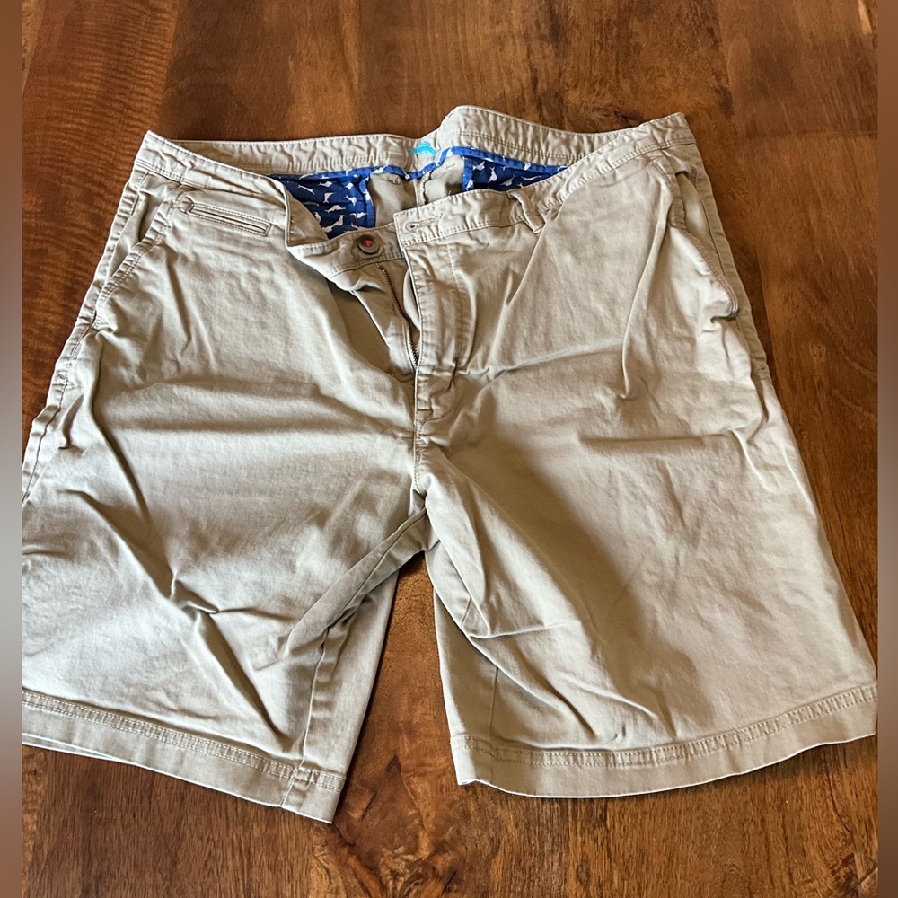 Tommy Bahama Men's Tan Flat-Front Casual Shorts